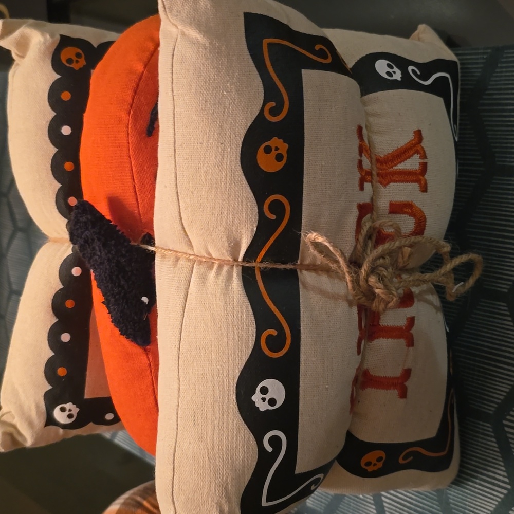TRICK OR TREAT 3 PILLOW BUNDLE